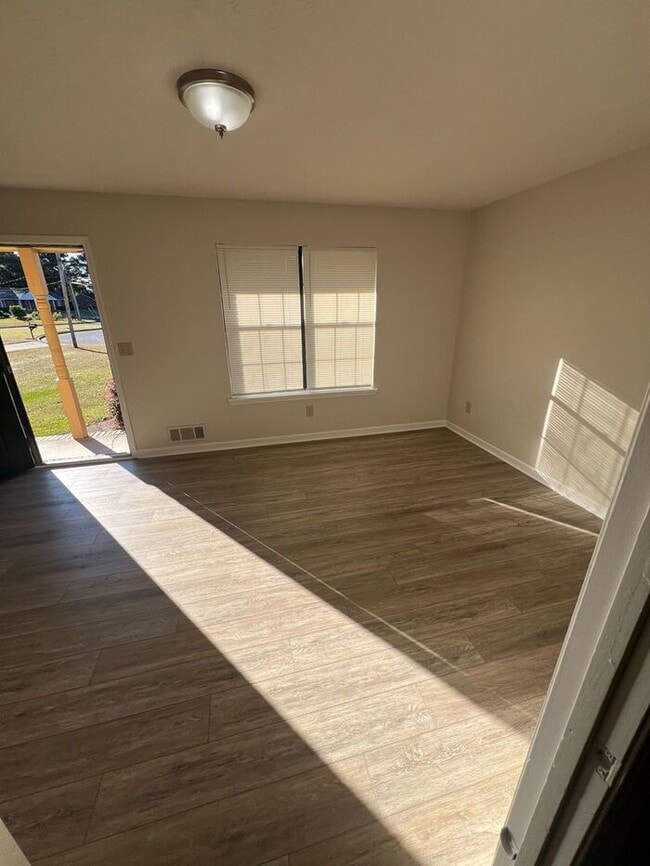 Photo - Ready Now! 2 bedroom and 1 bathroom !!!!