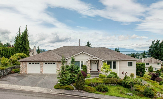 Building Photo - Beautiful 4 Bedroom Home