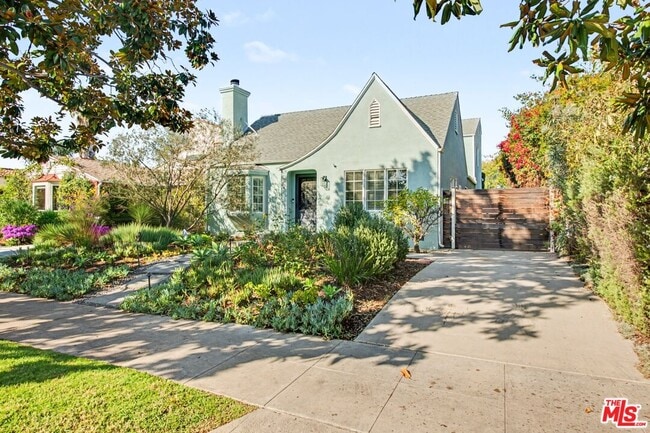 Photo - 10543 Almayo Ave