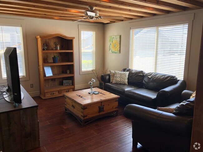 Building Photo - 1426 E 1200 S Unit Townhome Pioneer Development Southeast Provo