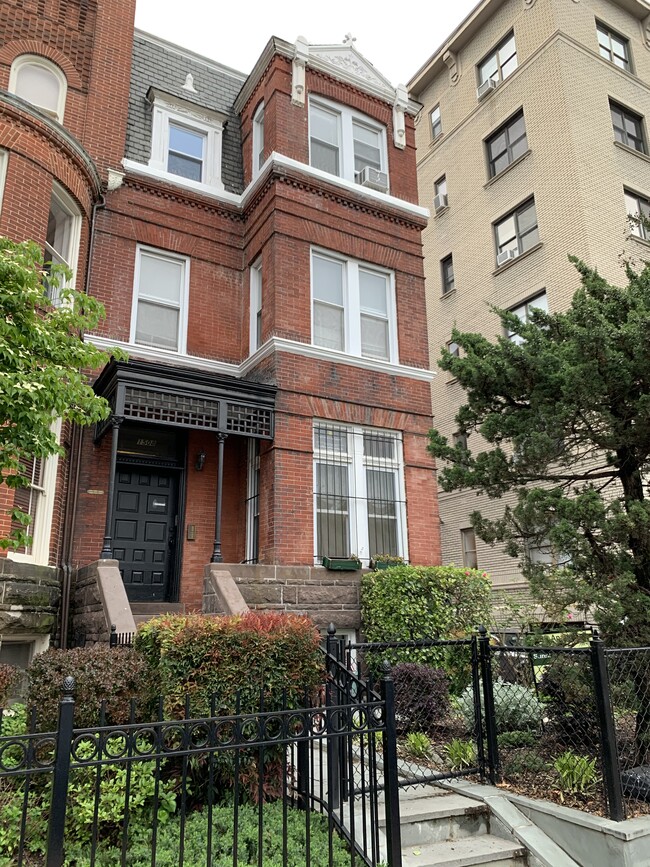Building Photo - 1508 17th St NW Unit Apt 2