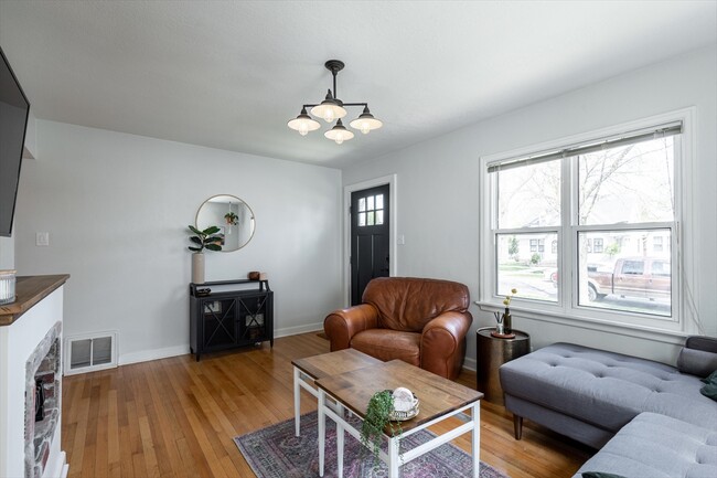 Building Photo - 145 N 72nd St
