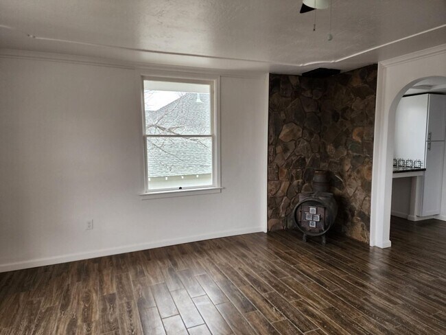 Photo - Charming Remodeled 3 Bedroom Victorian In ...
