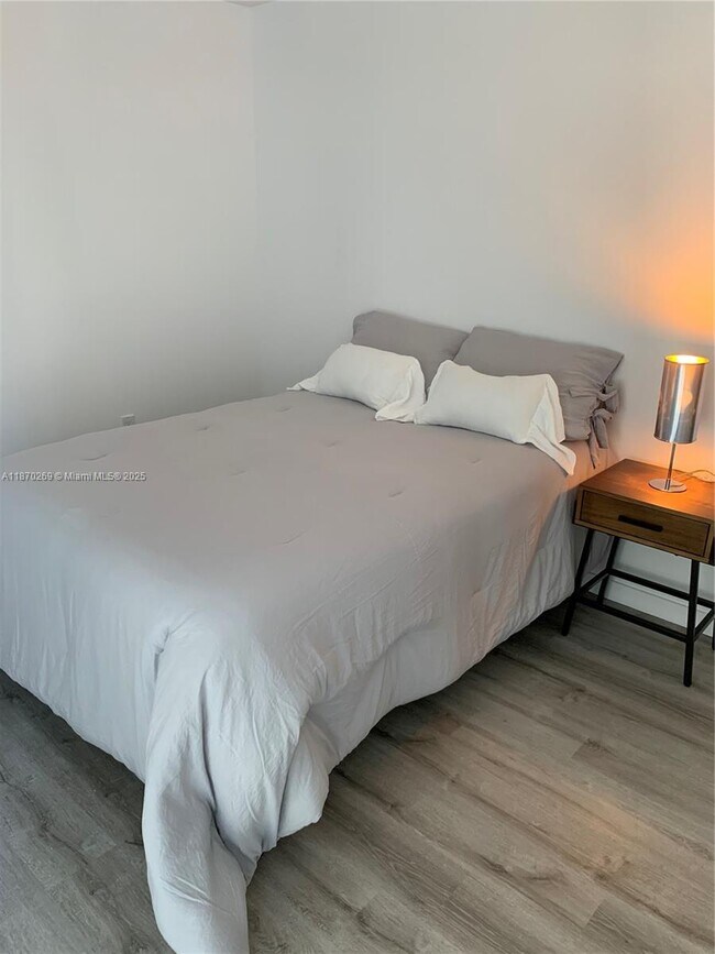 Photo - 31 SE 6th St Unidad 608