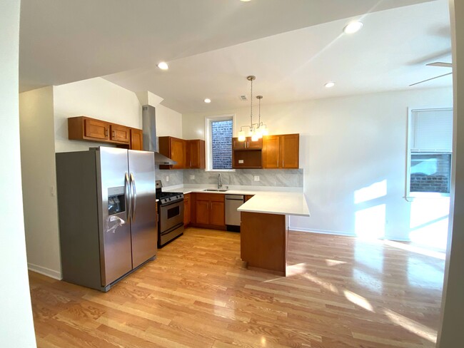 Kitchen - 3310 W Beach Ave Apartamentos