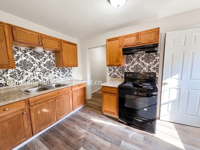 1318 W 13th St
