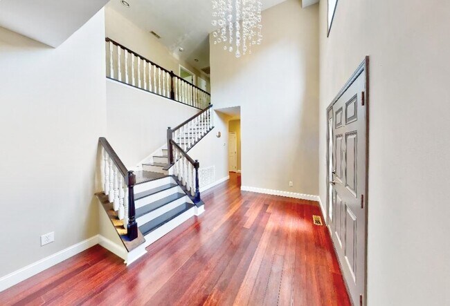 425 New Parkside Dr