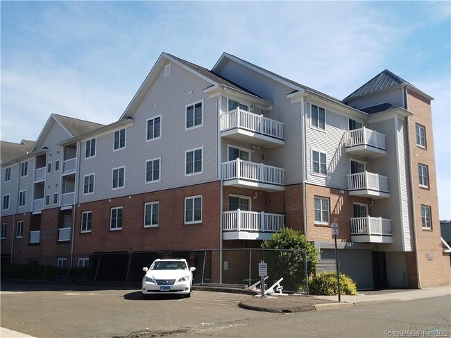 Building Photo - 19 Isaacs St Unit Apt 406