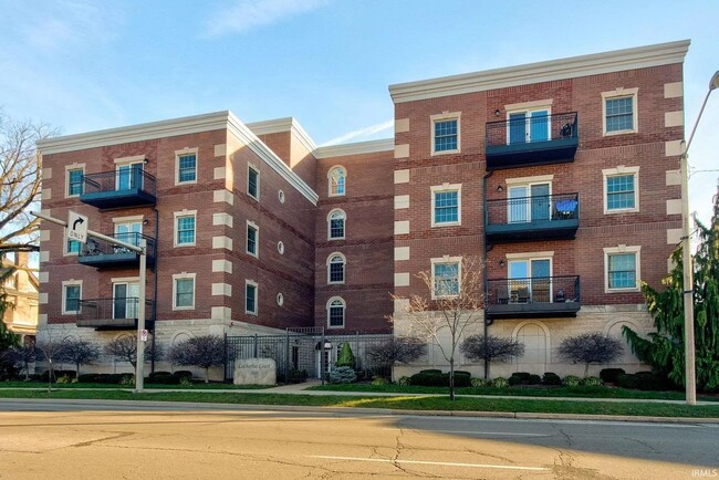 Exterior - 500 N Walnut St Condo Unit 301