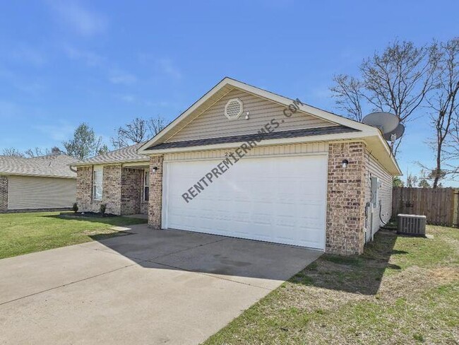 Building Photo - 23 Green Apple Dr