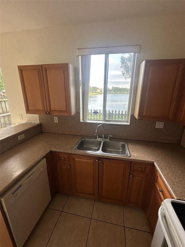 Photo - 1440 SE 24th Ct