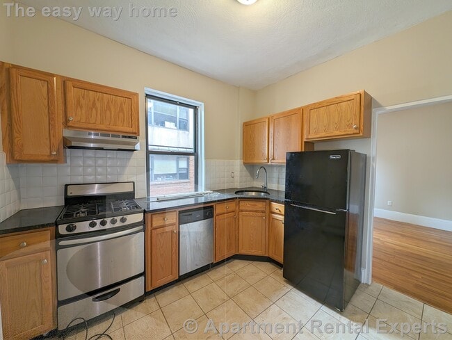 Building Photo - 77 Hancock St Rental