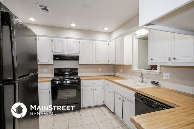 Photo - 3104 St John Ave