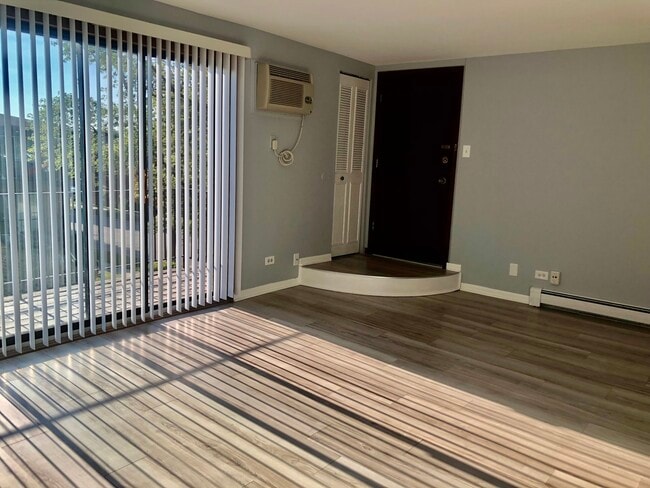 Photo - 624 W 65th St Unit 6