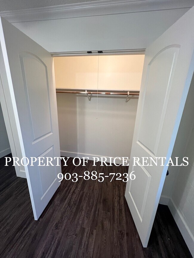 Master closet - 401 Locust St S Unidad B
