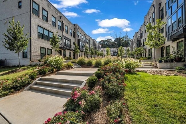 Photo - 552 Ember Ln NW