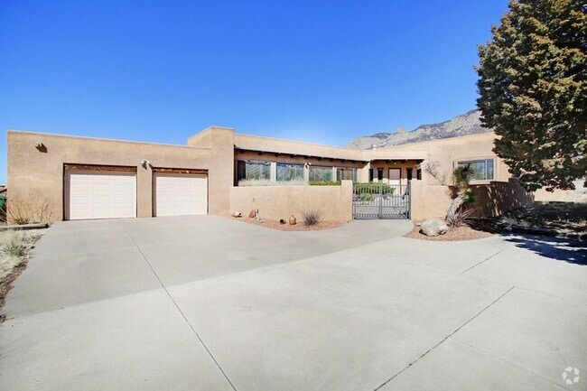 Building Photo - 3 Bedroom, 2 Bathroom Home in North Albuqu...