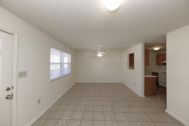 Spacious living room - LaFollette Estates