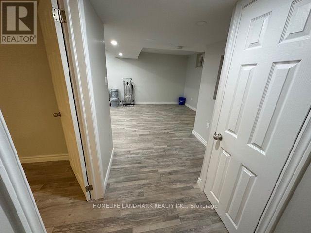 Photo - 542 Wingrove Crescent