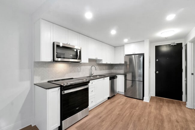 Building Photo - 1360 Hornby Street