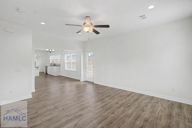 Photo - 206 Farnsworth Trl