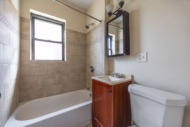 Photo - 951 W Cornelia Ave Unit 2D