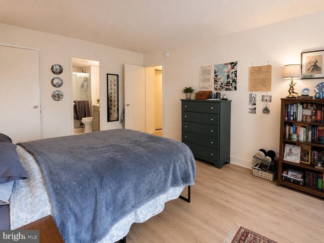 224 W Rittenhouse Square Unit 401