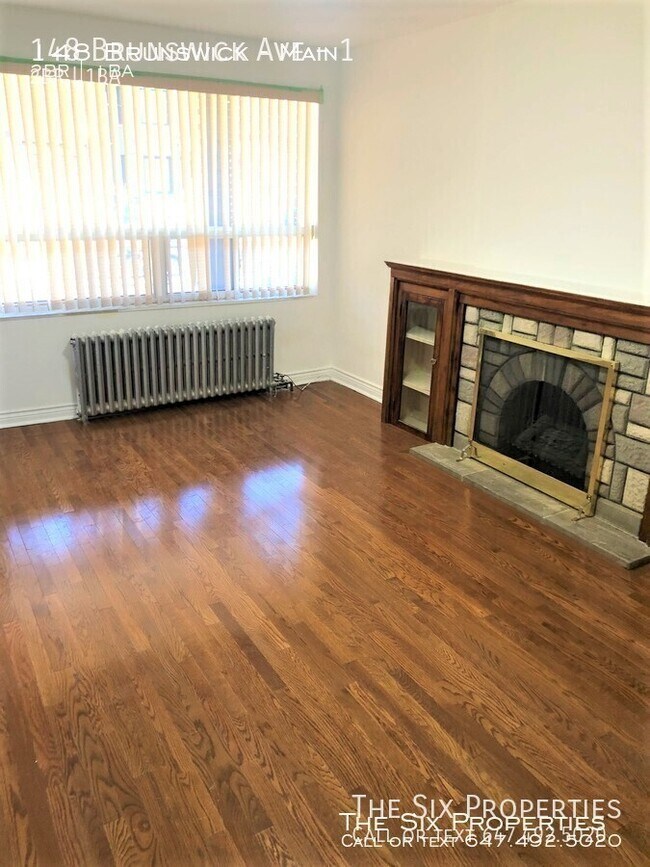 Photo - Bright 2 Bedroom Main Floor Apartment Near UoFT Unité 1