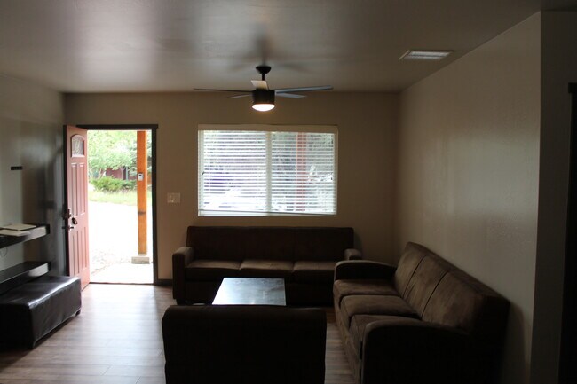 12 S Pinegrove Rd
