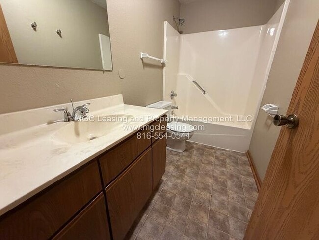 Photo - Spacious 2nd Floor Townhome in the Heart of Blue Springs!