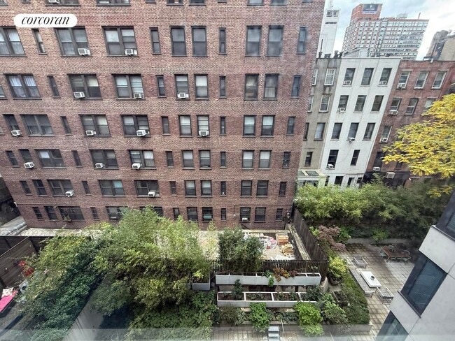 Photo - 462 W 58th St