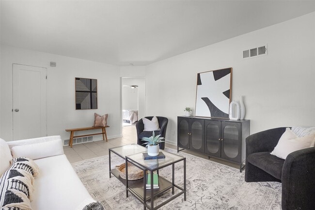 Building Photo - 9845 Dennis Dr