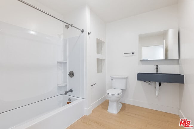 Photo - 8561 Belmont St Unidad 7