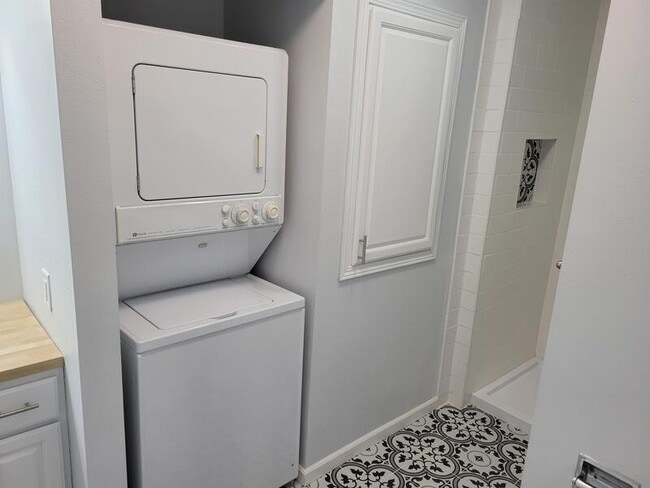 Photo - 2251 Fairfax Dr
