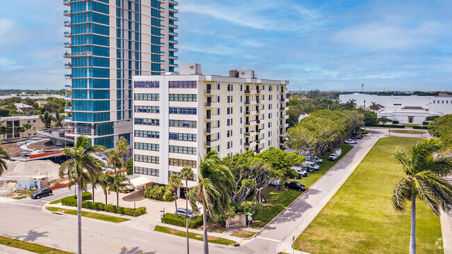 Building Photo - 1501 S Flagler Dr Unit 2b Rental