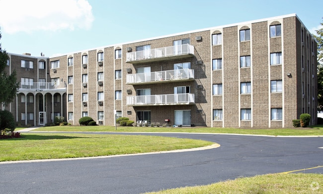 Granada Low-Rise Apartments