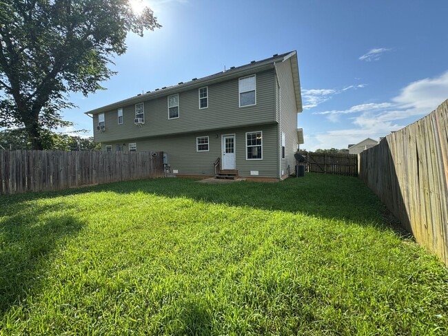 Photo - 3 bedroom, 2.5 bathroom duplex located clo...