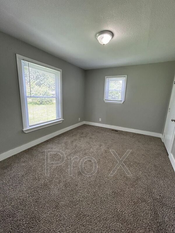 Photo - 1105 W 2nd St