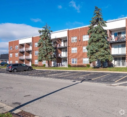 Building Photo - Hilton Arms Rental
