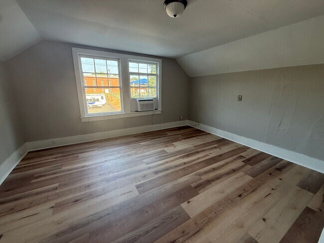102 Parkview St W Unit B