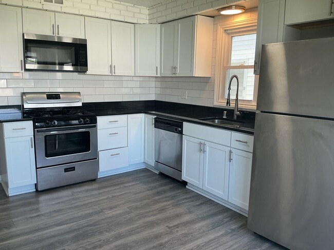 Building Photo - 1818 W Howard Ave Unit lower