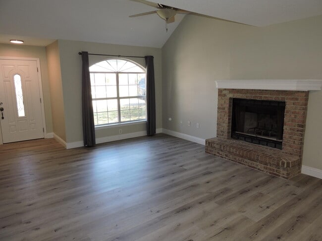 Photo - 213 Southgate Dr