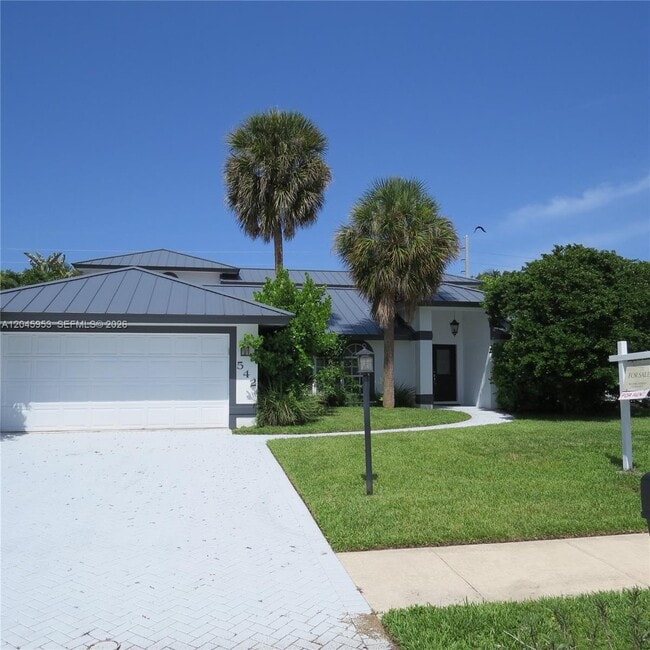 Building Photo - 542 N Cypress Dr