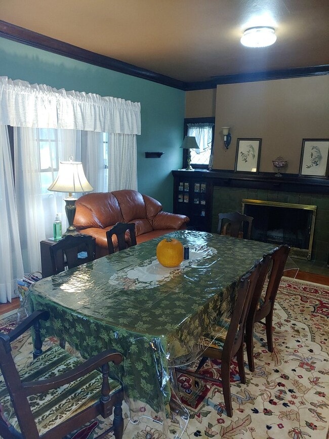 Living Room - 101 N 34th St