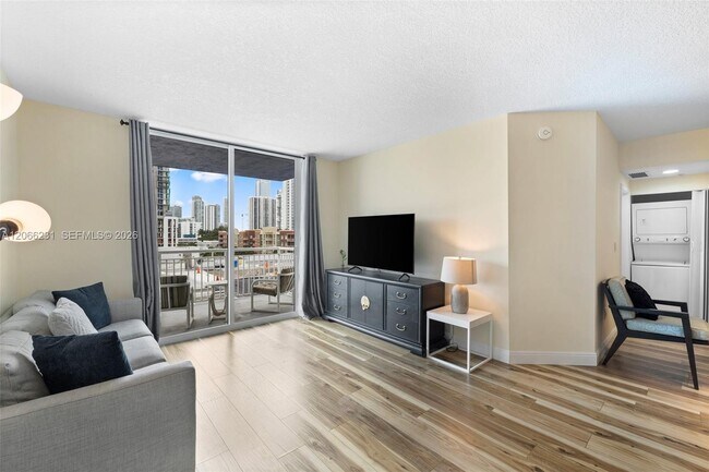 Photo - 275 NE 18th St Unidad 710