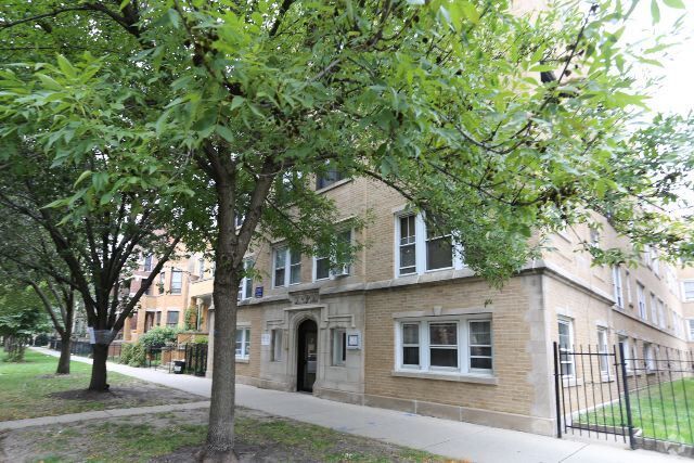 Building Photo - 819 W Waveland Ave Rental