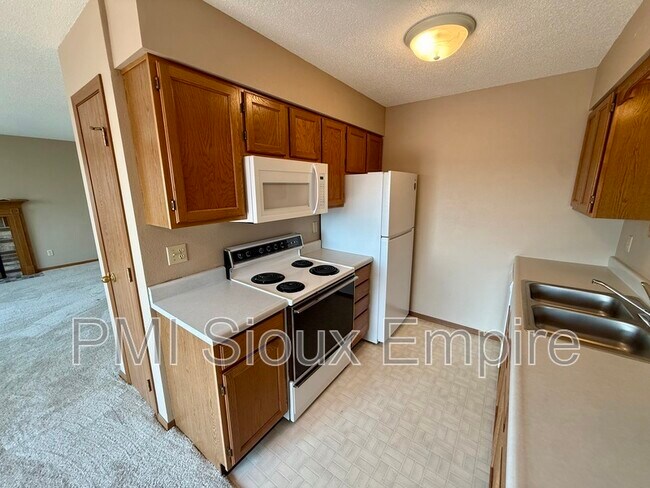 Photo - 1101 E 9th St Unit 1
