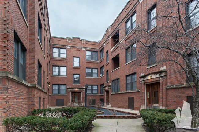 Photo - 652 W Cornelia Ave Condo Unit #14