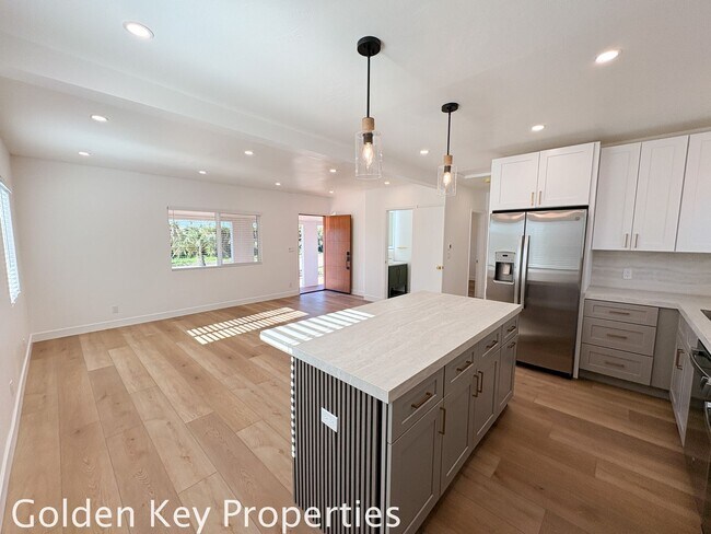 Photo - Welcome to your dream home in South Oceanside! Unidad A