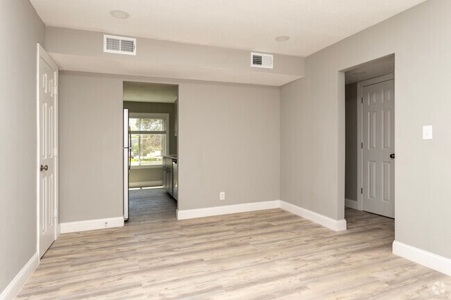 1BR, 1BA - 960SF